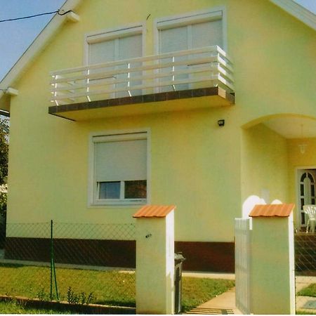 Nora Apartman Apartment Balatonfůzfő Екстериор снимка