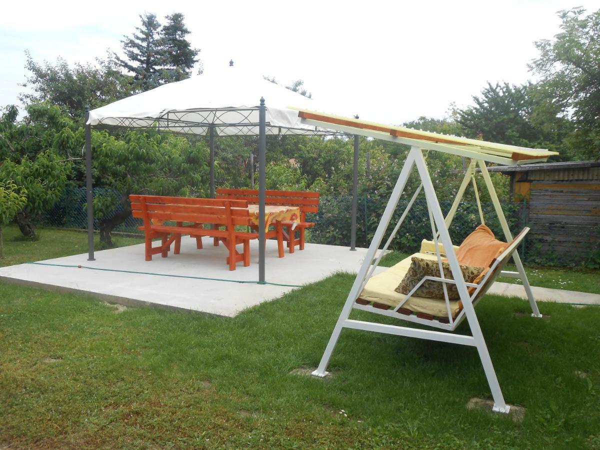Nora Apartman Apartment Balatonfůzfő Екстериор снимка