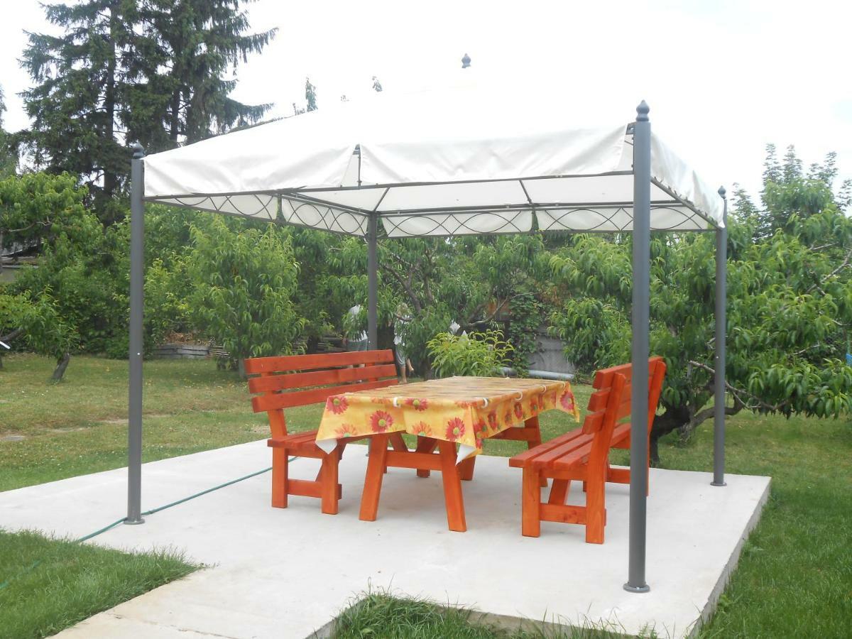 Nora Apartman Apartment Balatonfůzfő Екстериор снимка