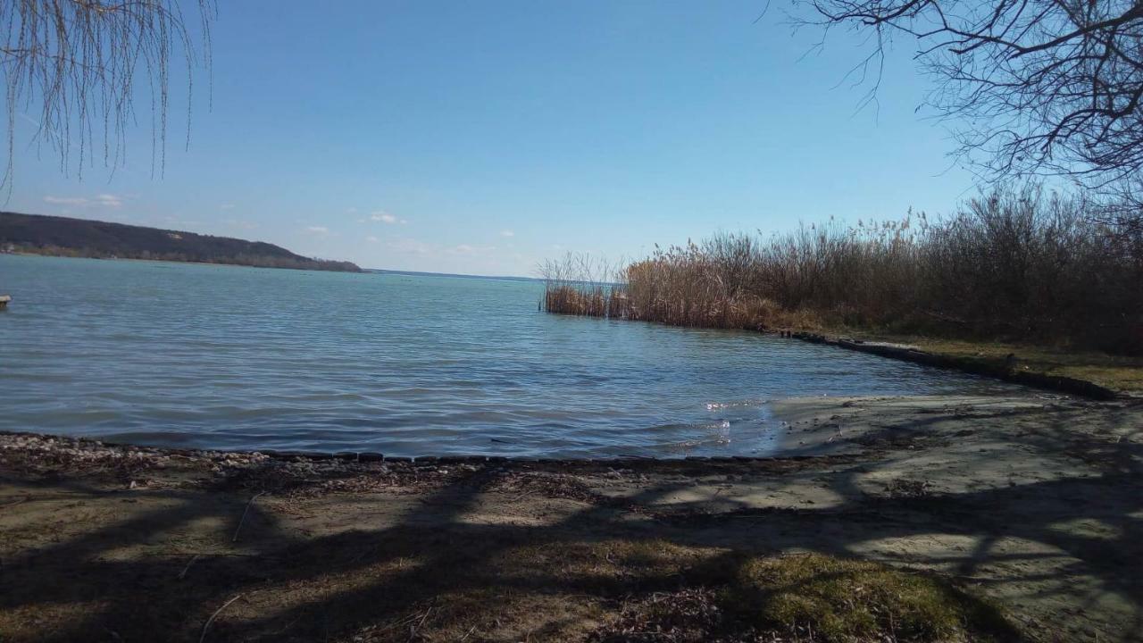Nora Apartman Apartment Balatonfůzfő Екстериор снимка