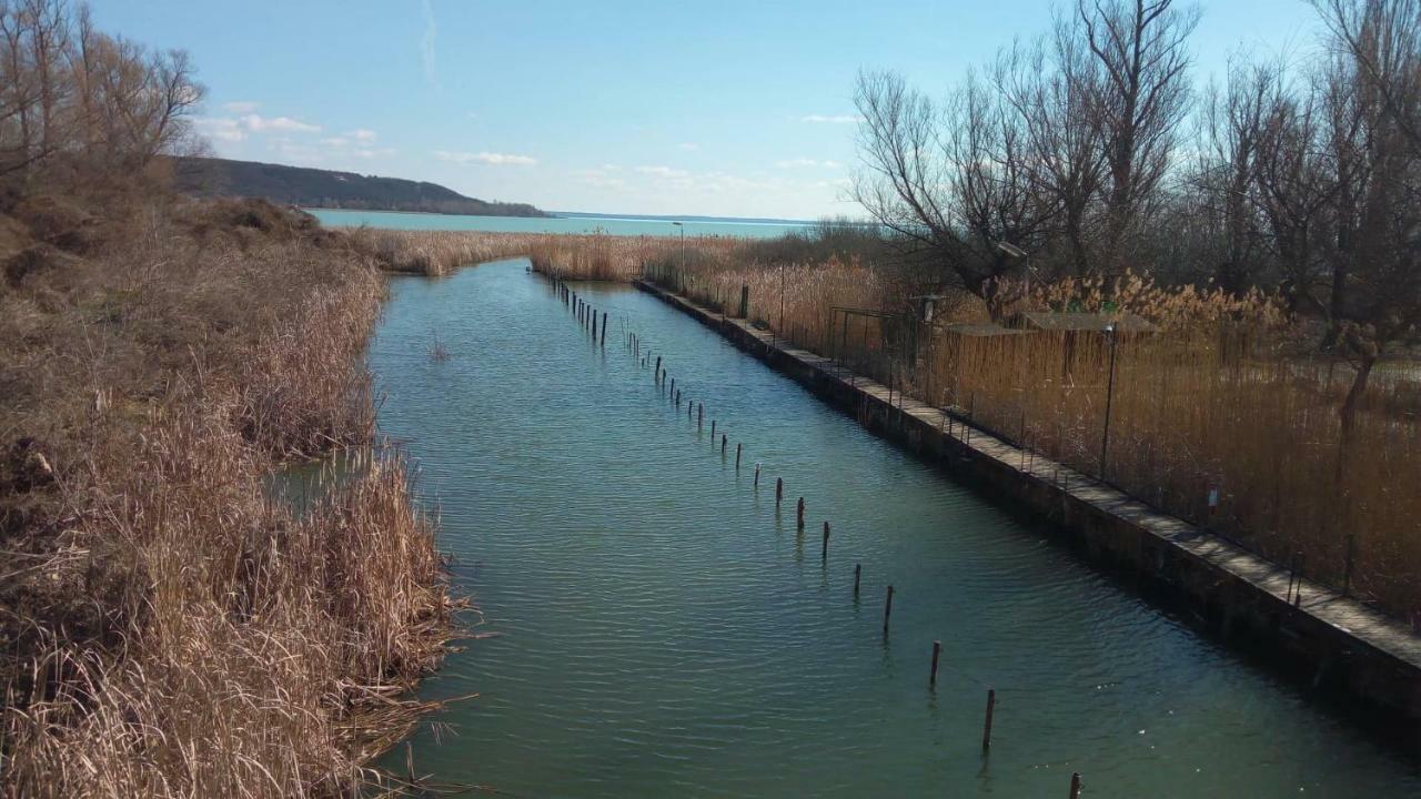 Nora Apartman Apartment Balatonfůzfő Екстериор снимка